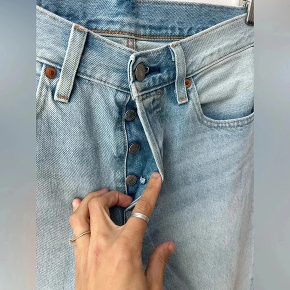 Levi’s 501 men’s straight  leg jeans light wash - Picture 6 of 9